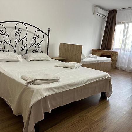 Pensiune Restaurant Rustic Rm Sarat Rimnicu Sarat Ngoại thất bức ảnh