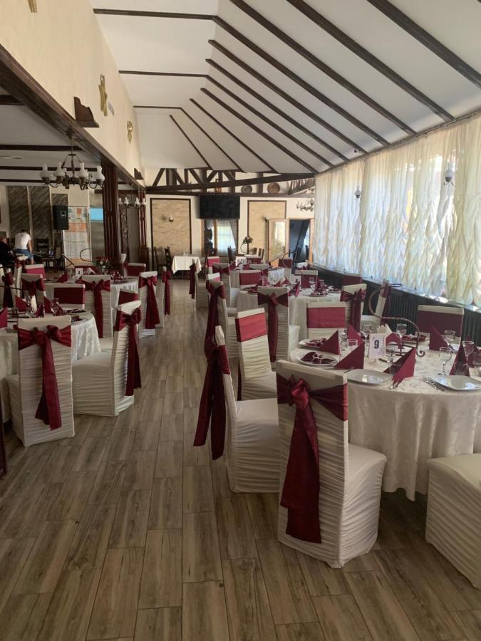 Pensiune Restaurant Rustic Rm Sarat Rimnicu Sarat Ngoại thất bức ảnh