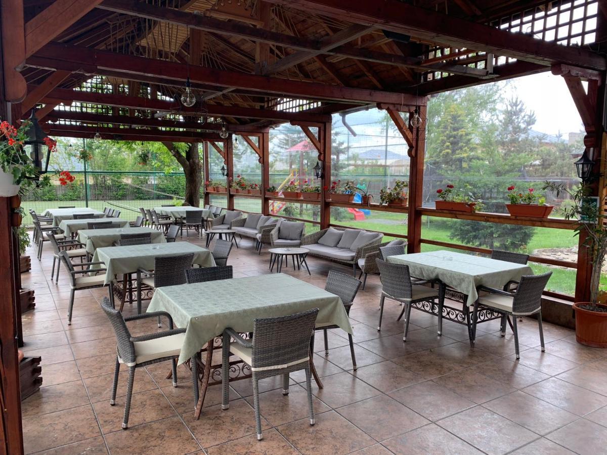 Pensiune Restaurant Rustic Rm Sarat Rimnicu Sarat Ngoại thất bức ảnh