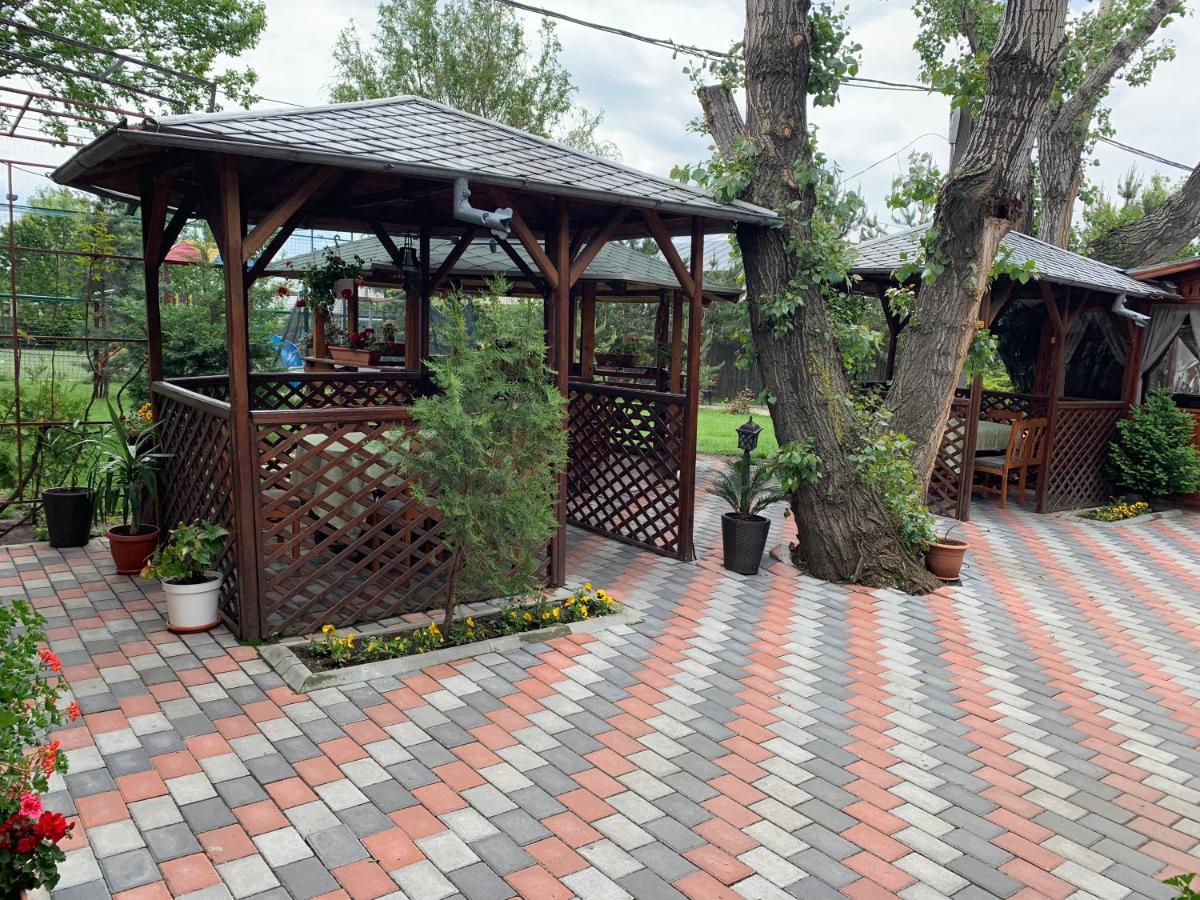 Pensiune Restaurant Rustic Rm Sarat Rimnicu Sarat Ngoại thất bức ảnh